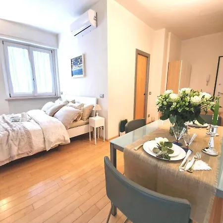 Corso Vercelli Apartment *